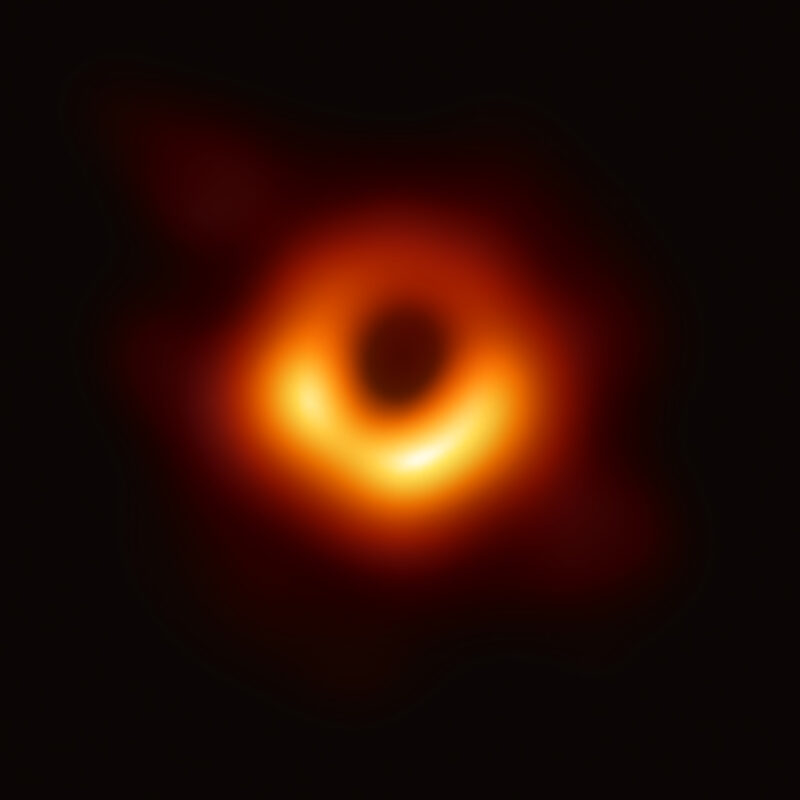 Premiere image d'un trou noir, galaxie M87, 2019